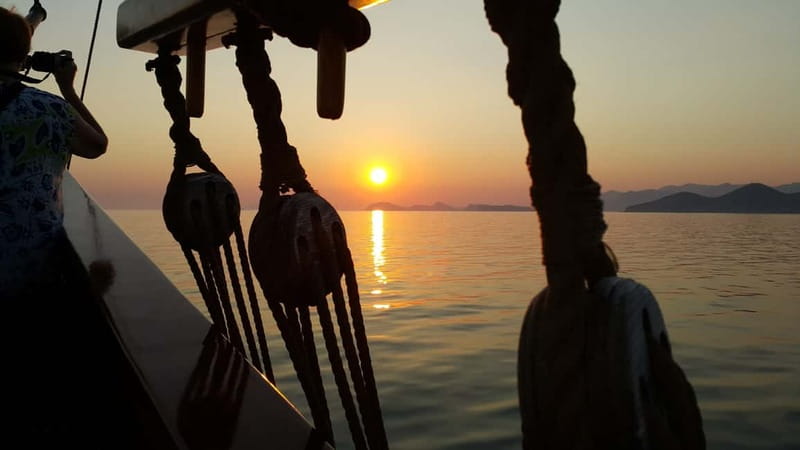 Dubrovnik: Panoramic Sunset Cruise-Karaka Ship (adult only) - What the onboard commentary actually adds