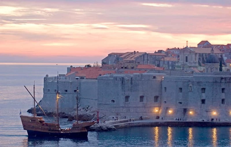 Dubrovnik: Panoramic Sunset Cruise-Karaka Ship (adult only) - Best spots on deck for photos and comfortable viewing