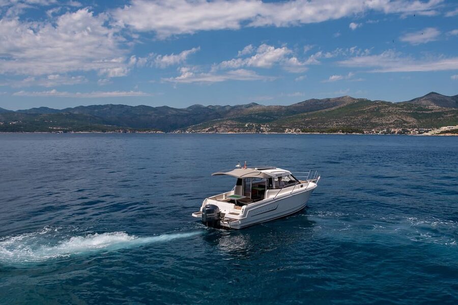 Dubrovnik: Private Elaphiti Islands and Blue Cave Tour - Lopud lunch: great views, but plan your food expectations