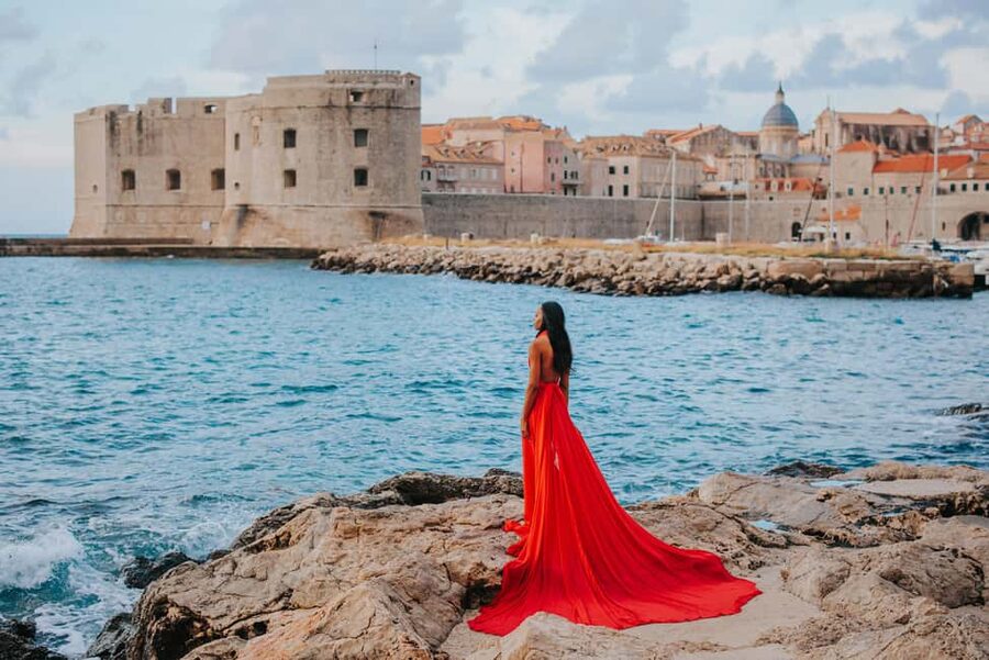 Dubrovnik: Private Flying-dress Photoshoot - Weather, rain risk, and choosing your timing