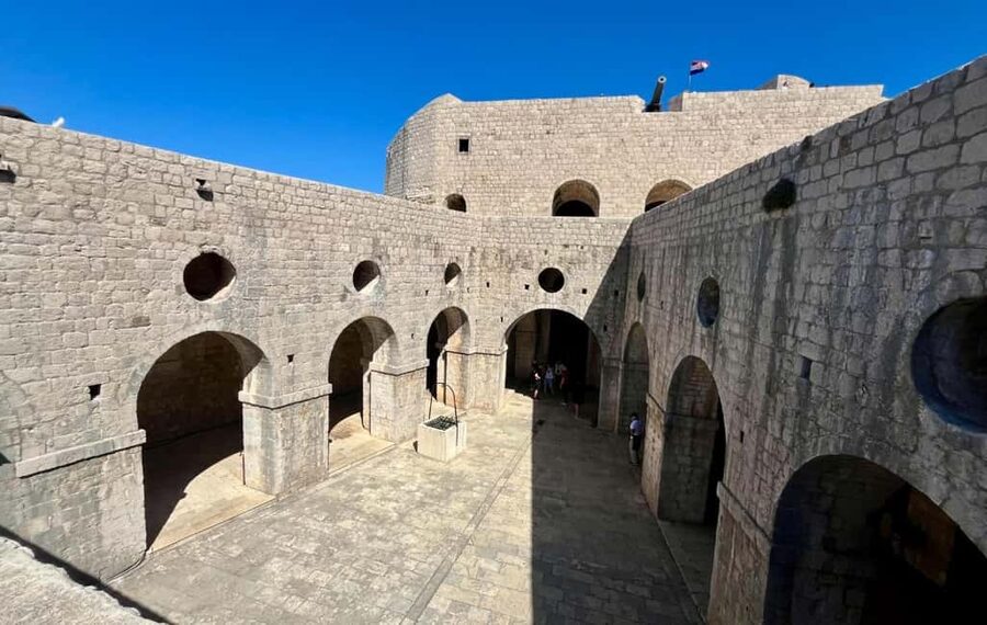 Dubrovnik: Private Game of Thrones Tour: Inside Look - Onofrio’s Fountain and Rector’s Palace: quick stops with big payoff