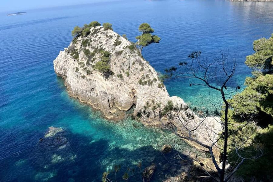 Dubrovnik: Private Luxury Yacht Tour to the Elaphite Islands - Sutvrac Fortress Ruins: A 15 to 20 Minute Walk for Big Views
