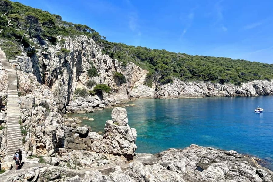 Dubrovnik: Private Luxury Yacht Tour to the Elaphite Islands - Drinks, Music, and What Included Comfort Means in Real Life