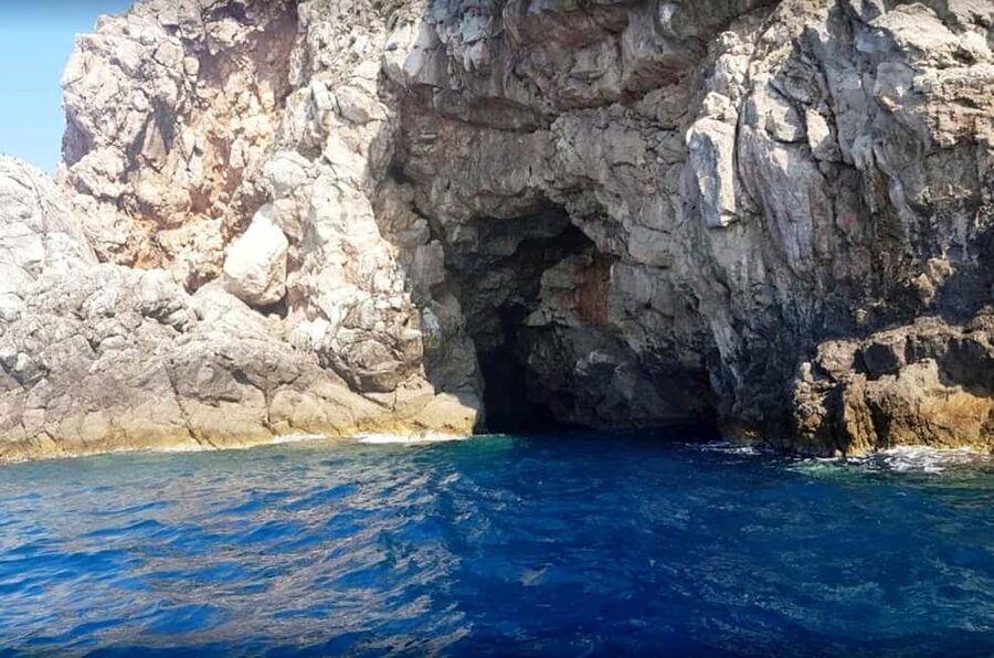 Dubrovnik: Private Luxury Yacht Tour to the Elaphite Islands - Price and Time Windows: When 4 Hours vs 8 Hours Makes Sense