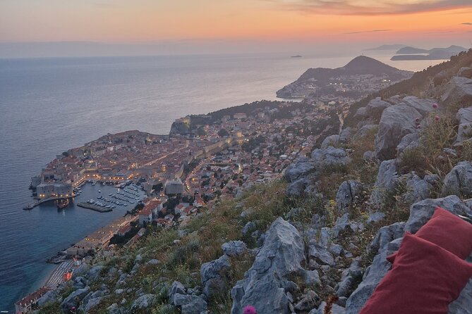 Dubrovnik private walking tour & Srđ mountain panorama - Entering through the main gate: Onofrio’s Fountain and the story trick
