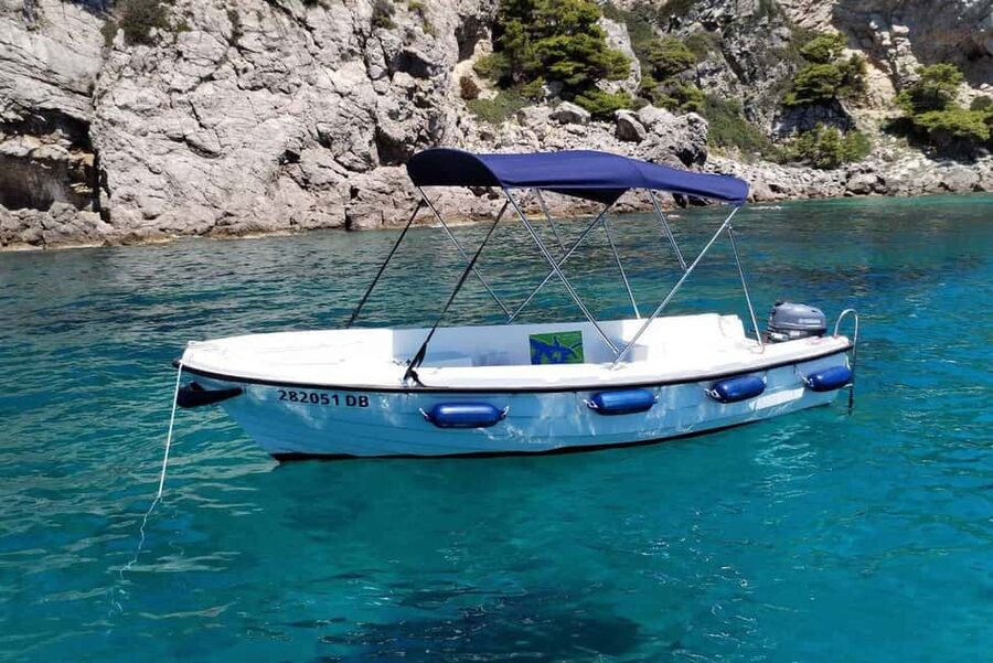 Dubrovnik: Rent a fun and easy to use boat without license - How the 8 hours work on the water, and why your route matters