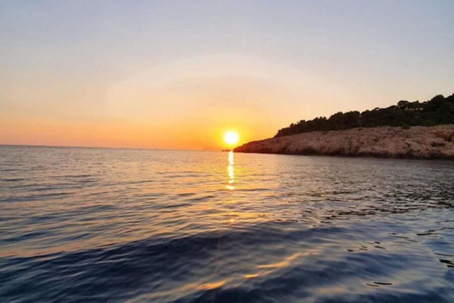 Dubrovnik: Romantic Sunset Cruise - Dubrovnik Sunset From the Water, Not the Promenade