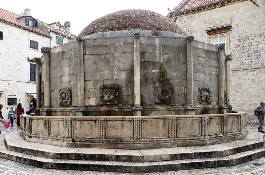Dubrovnik's Jewish Heritage Tour: Unveiling the Past - Entering the Synagogue: Steps, Rules, and the Meaning of the Space