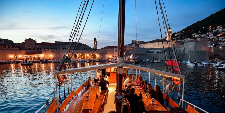 Dubrovnik: Sunset Dinner Cruise around the Old Town - Lokrum Island and route changes: why real sea conditions matter