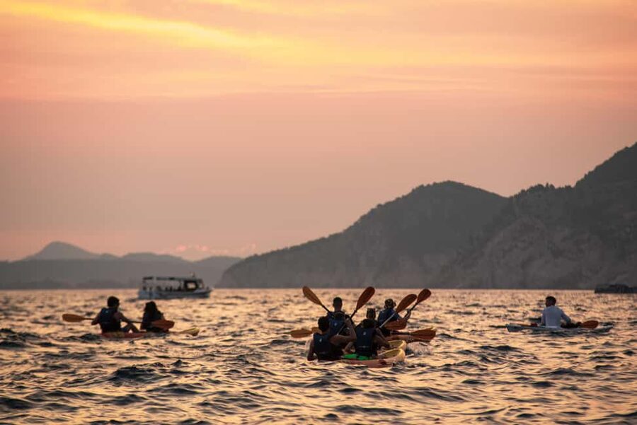 Dubrovnik: Sunset Kayaking and Snorkeling Tour - Key things I’d circle before booking