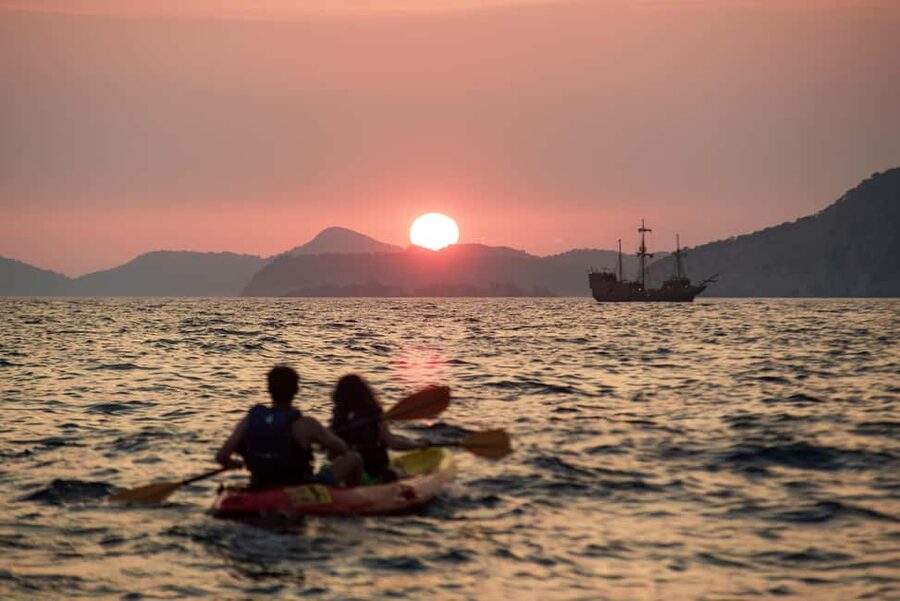 Dubrovnik: Sunset Kayaking and Snorkeling Tour - Why sunset kayaking in Dubrovnik is worth your time