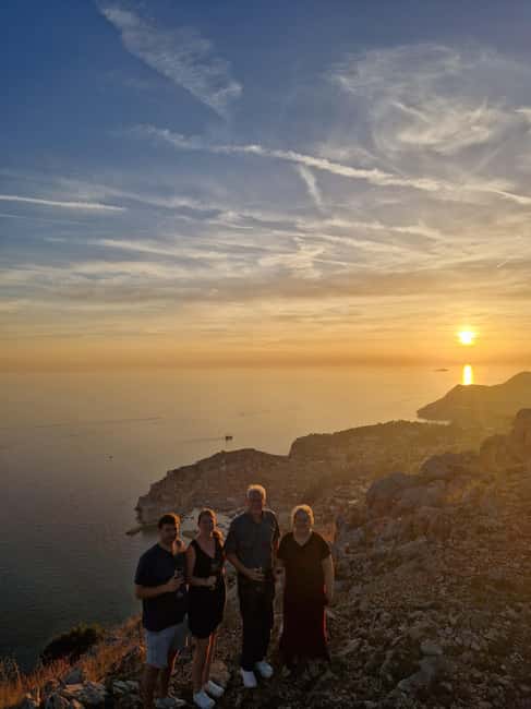 Dubrovnik: Sunset Wine Tasting At Panorama Point - What You Taste: Local Wine Choices and Food Pairings