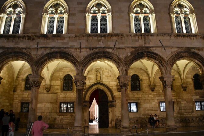Dubrovnik Walk & Wine: Old Town Walking tour with a Glass of Wine - Meeting point and timing: start easy, finish by the sea
