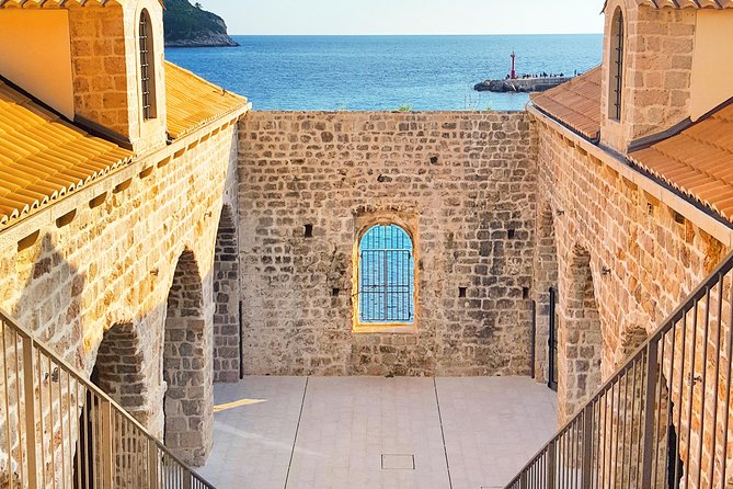 Dubrovnik walking history tour - Orlando’s Column and the freedom story in stone