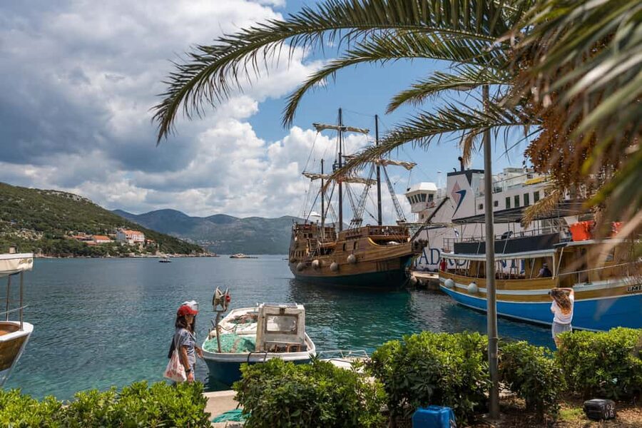 From Dubrovnik: Elaphiti Islands Galleon Cruise with Lunch - The Galleon Tirena: Lunch, Drinks, and What the Meal Feels Like at Sea