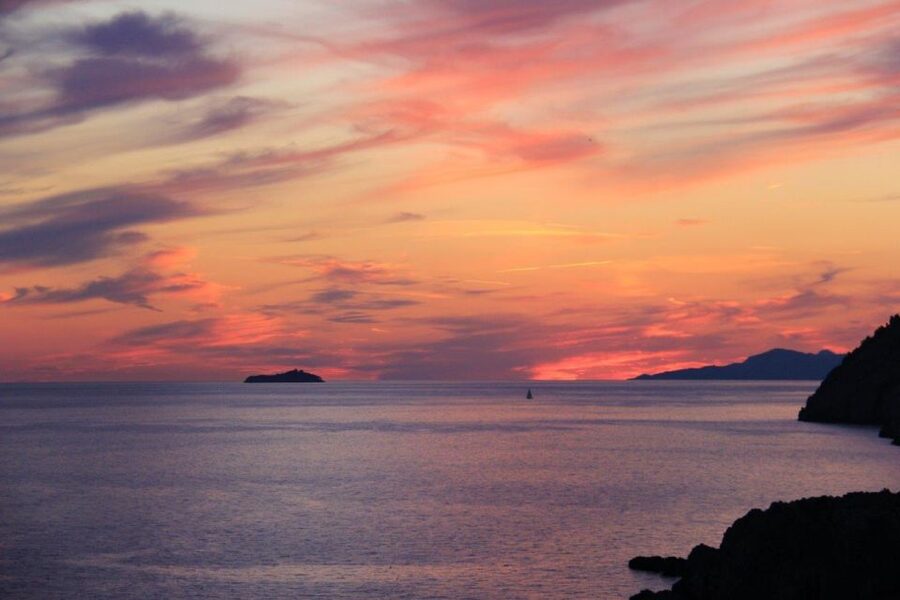 From Dubrovnik: Golden Hour Sunset Cruise with Free Drinks - Who should book this cruise, and who should skip it