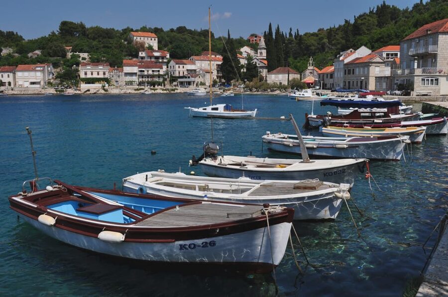 From Dubrovnik: Korcula Island Tour with Wine Tasting - Ston first: coffee, salt pans, and the famous city walls