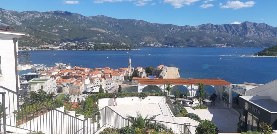 From Dubrovnik: Perast, Kotor & Budva Small-Group Day Trip - Getting out of Dubrovnik: the 06:40 pickup and border check