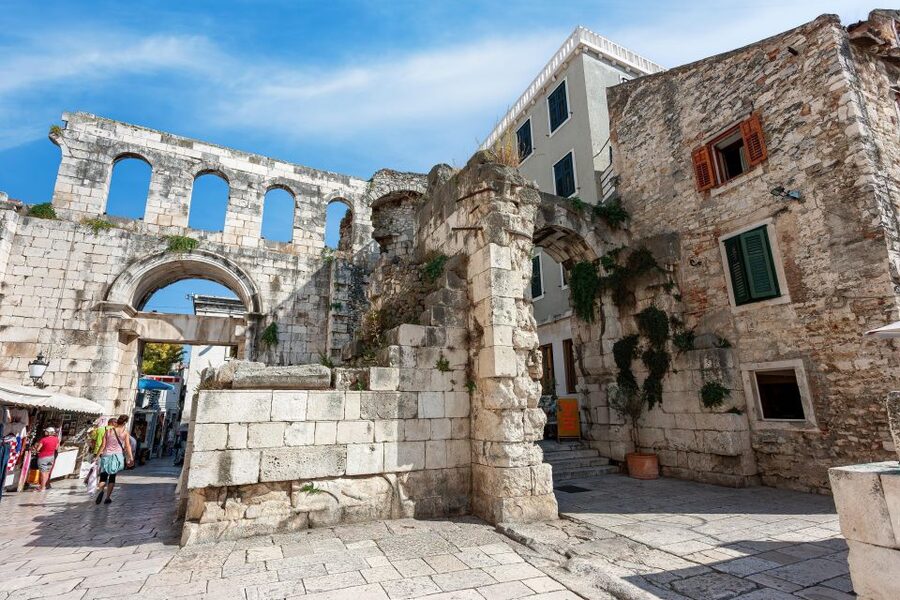 From Dubrovnik: Split Day Trip and City Tour with Transfers - Mala Neretva Stop: Quick Reset Before You Reach Split