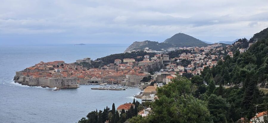 From Split: Dubrovnik Day Trip incl. Stop in Ston - Pelješac Peninsula Drive, Vineyards and Olive Groves on the Way In