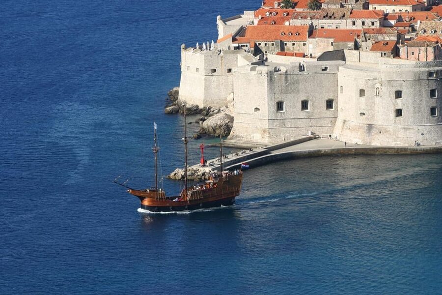 From Split: Dubrovnik Day Trip incl. Stop in Ston - Ston Stop, Defensive Walls, and Fresh Oysters Without the Rush