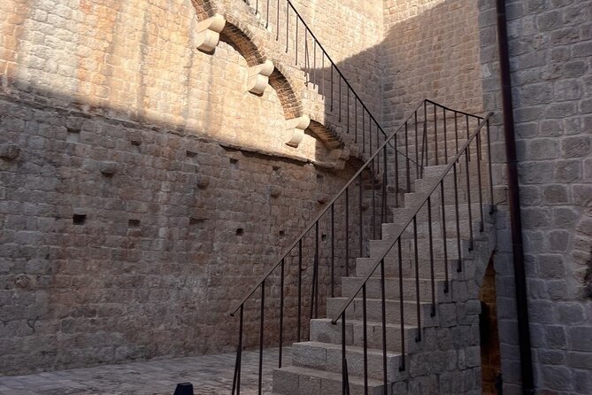 Full Day Tour to Split - Klis Fortress above the route to Split