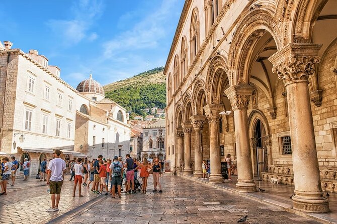 Group Tour Evening Stroll Through The Old Town - Onofrio’s Fountain: the easiest way to get oriented