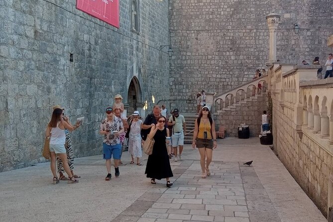 Historic Walk with Game of thrones details in Dubrovnik - Franciscan Church, Onofrio fountain, and the pharmacy stop