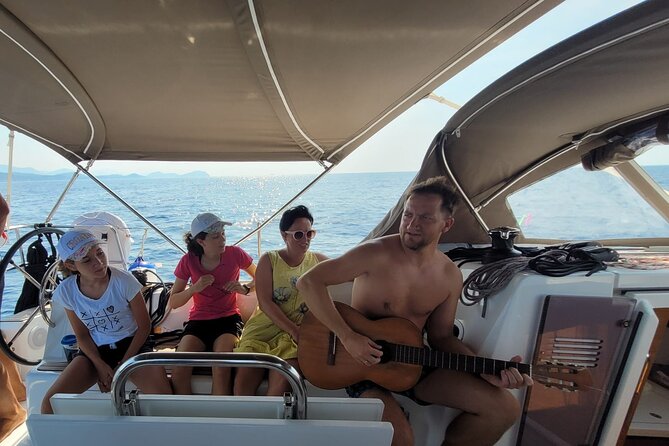 Islands Tour on Luxurious Jeanneau Sun Odyssey - Drinks, Snacks, and Snorkeling Gear: The Comfort Details That Matter at Sea