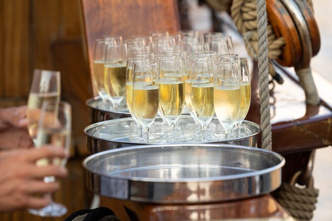 Karaka - The Best Dubrovnik Sunset Cruise (adults only) - Drinks and onboard comfort: what you get, and how it affects your evening