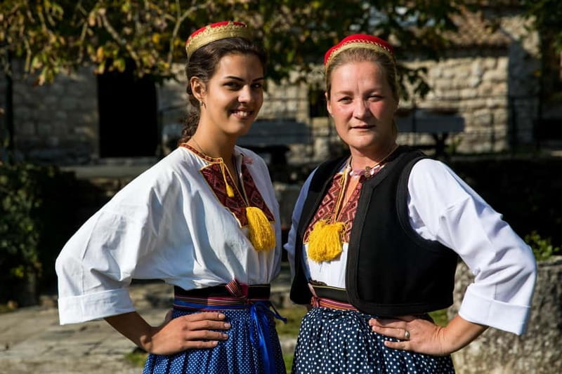 Konavle Valley: Tour with Wine Tasting from Dubrovnik - Riding through vineyards by train: why the short segment matters