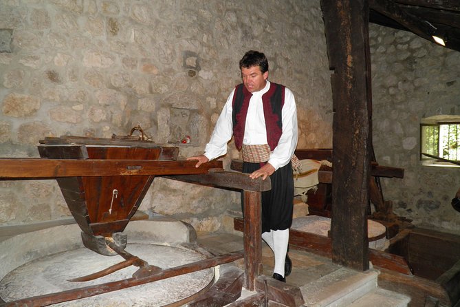 Konavle Valley Wine Tour from Dubrovnik with Train Ride and Wine Tasting - Stop 3 at Winery Botaro: rose, spongecake, and the last sampling