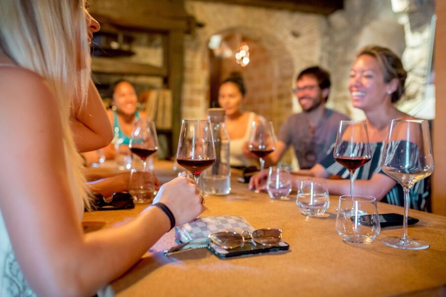 Pelješac Full-Day Wine and Food Tour from Dubrovnik - The oyster boat session, where tasting turns into a lesson