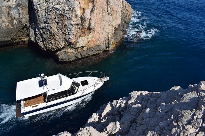 Private boat tour - caves, snorkeling, bays and beaches - Caves, bays, and beaches: the skipper’s job is to match the day to you