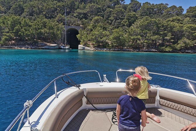 Private boat Tour - Dubrovnik Old Town and Elaphite islands - Entering The Dubrovnik coast from the front row