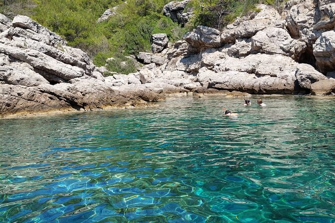 Private luxury speedboat tour-Islands, caves, beaches, snorkeling - Sunj Beach plus drinks in beach bars: easy relaxation at the end