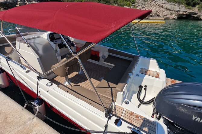 Private luxury speedboat tour-Islands, caves, beaches, snorkeling - What you get on board: drinks, snorkeling gear, and your own music