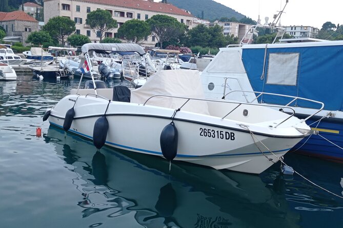 Private Sunset Boat Tour Visit to Dubrovnik with Drinks Included - Sunset viewpoint between Kolocep and the mainland, with wine and snacks