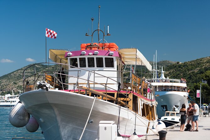 Rent a Boat! (Group Option - Half Day) - Meeting point and timing, so you don’t miss the boat