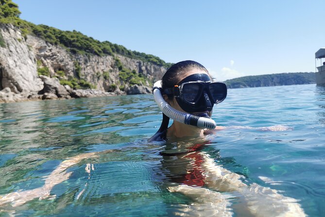 Rent a luxury speed boat for great fun on this Elaphiti Islands tour - Luxury speed boat comfort, with a simple plan