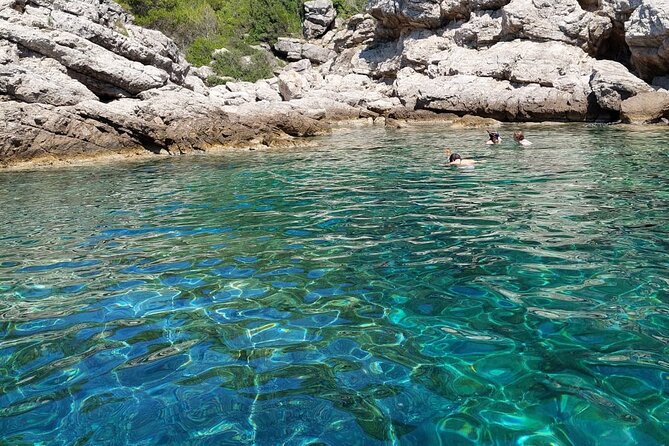 Rent a speedboat without skipper - discover beauties by yourself - Who this private rental fits best in Dubrovnik