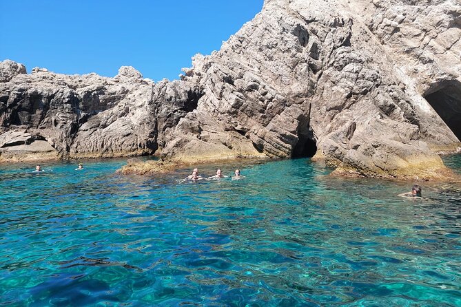 Rent a speedboat without skipper - discover beauties by yourself - A practical way to plan your day on the water