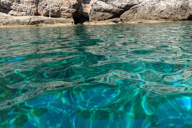Rent a speedboat without skipper - discover beauties by yourself - Should you book this skipper-free speedboat in Dubrovnik?