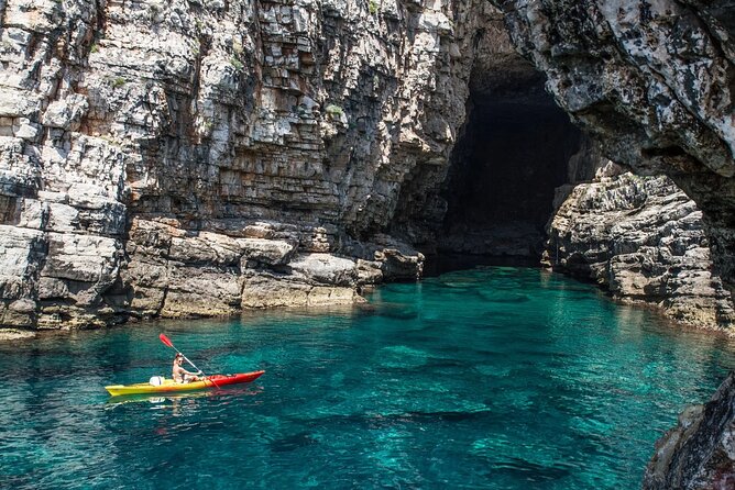Sea Kayaking Safari Dubrovnik - Where you meet: First Aid Center Sulić, and why it matters