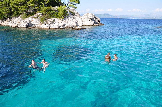 Sipan Island Cycling - The 1:00 pm Break: Lunch Options and Time to Swim