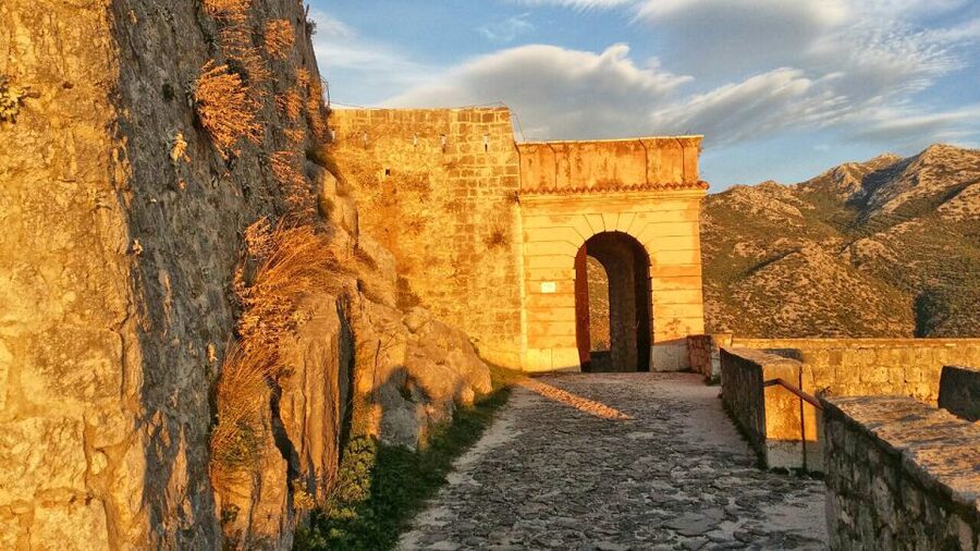 Split, Trogir and Klis Fortress: Private Tour from Dubrovnik - Trogir’s UNESCO core and Saint Lawrence Cathedral, small town feel, big payoff