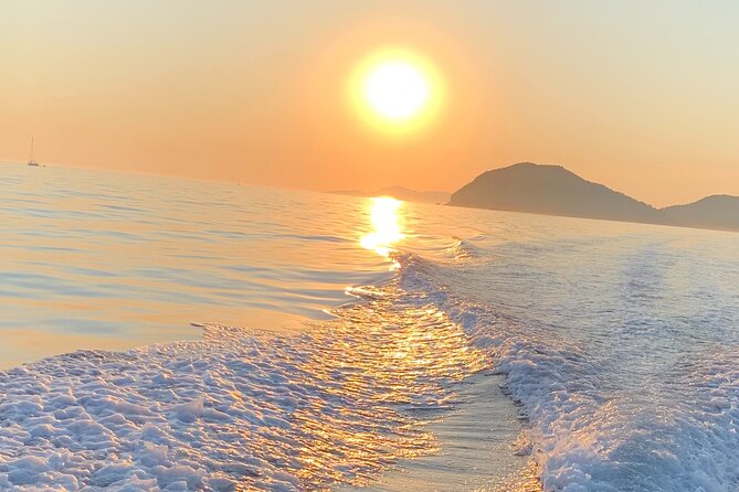 Sunset Tour–A Sunset That Isn’t Stuck in Front of the Old Town - Private Cruise Time: Ideal for Couples, Easy for Groups