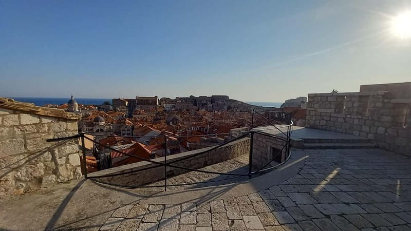 Sunset Wall Walk: 75-Minute Guided Tour & Free Exploration - Who this Sunset Wall Walk suits best