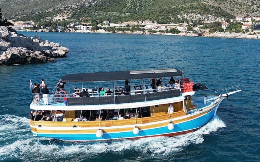 Three Island Boat Tour With Lunch - Lunch on Board: Choose Your Option, Then Eat Like You Mean It