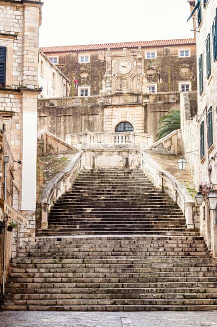 Walking Through King’s Landing- Private Game of Thrones Tour - The Two Hours in Old Town: Photo Stops Plus Real Context